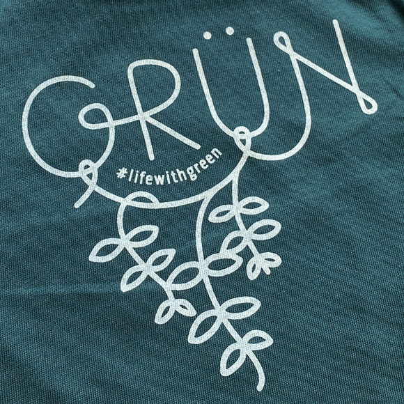 MONOMONI（モノモニ）おとなTシャツ「Grun（グリューン）」 